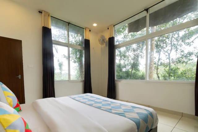 Letstay Vythiri Hill Palace Szoba fotó
