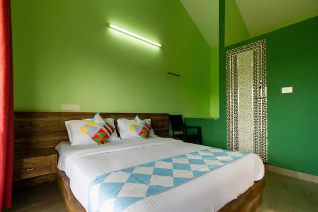 Letstay Vythiri Hill Palace Szoba fotó